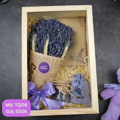 Hộp quà TQ06 – Hộp gỗ thông & lọ nụ